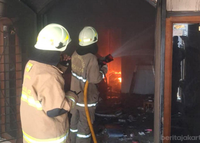 6 Mobil Damkar Dikerahkan, Kebakaran Rumah di Bambu Apus Berhasil Dipadamkan