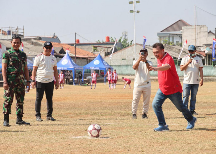 Buka Turnamen Sepak Bola Warga Pekayon, Wakil Walikota Bekasi Dorong Anak Muda Kembangkan Bakat