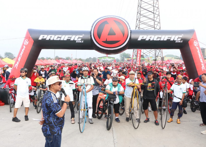 Ribuan Warga GCC Gowes Bareng Plt Bupati Bekasi, UMKM Lokal Ikut Panen Peluang