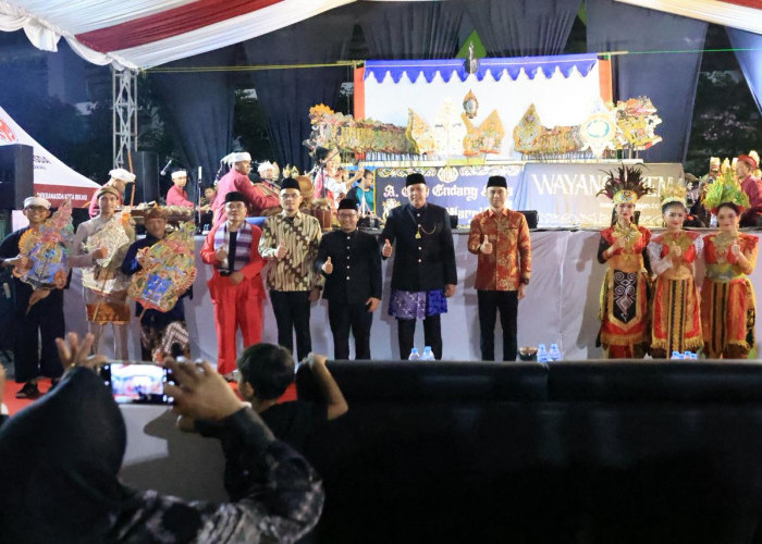 Wayang Ajen Pikat Warga Bekasi, Tri Adhianto Dorong Seni Lokal Terus Berkembang